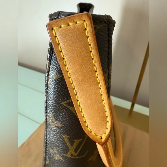 Like New- Louis Vuitton Looping GM - Picture 6 of 15